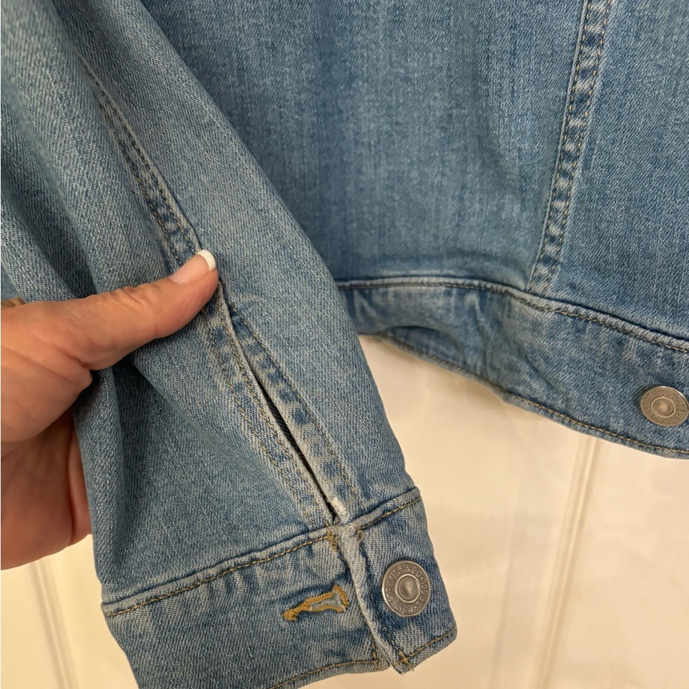 Levi's original Trucker Jacket

The original denim jacket since 1967. - Picture 11 of 14